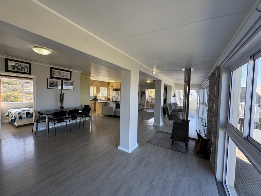 4 Bedroom Property for Sale in Pearl Bay Western Cape